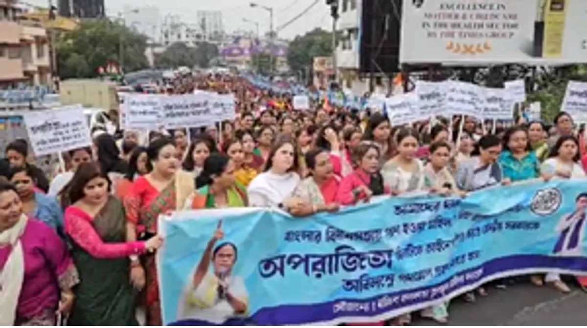 पश्चिम बंगाल विधानसभा से पारित अपराजिता विधेयक को कानून बनाने की मांग तेज, तृणमूल महिला कांग्रेस ने निकाली रैली पश्चिम बंगाल विधानसभा से पारित अपराजिता विधेयक को कानून बनाने की मांग तेज, तृणमूल महिला कांग्रेस ने निकाली रैली